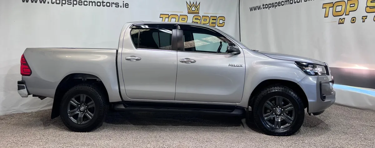 2024 Toyota Hilux Invicible 2.4tdi auto Double Cab - Image 4