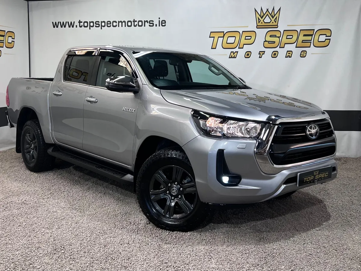 2024 Toyota Hilux Invicible 2.4tdi auto Double Cab - Image 3