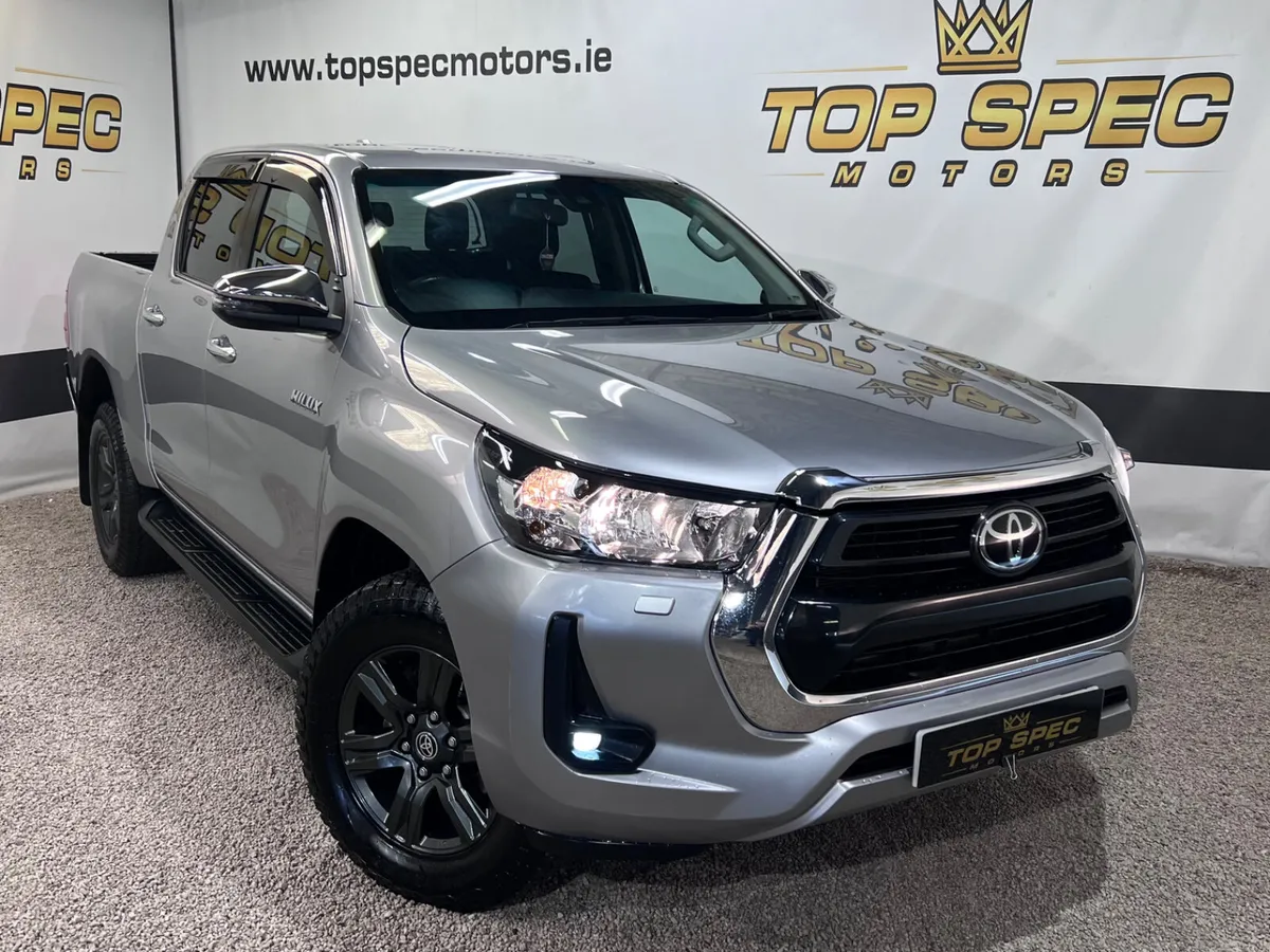 2024 Toyota Hilux Invicible 2.4tdi auto Double Cab - Image 2