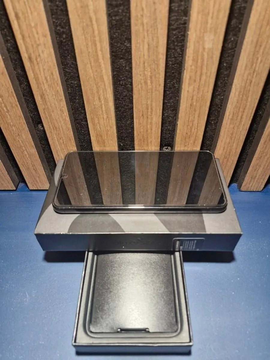 Samsung Galaxy S22 Unlocked - Image 3