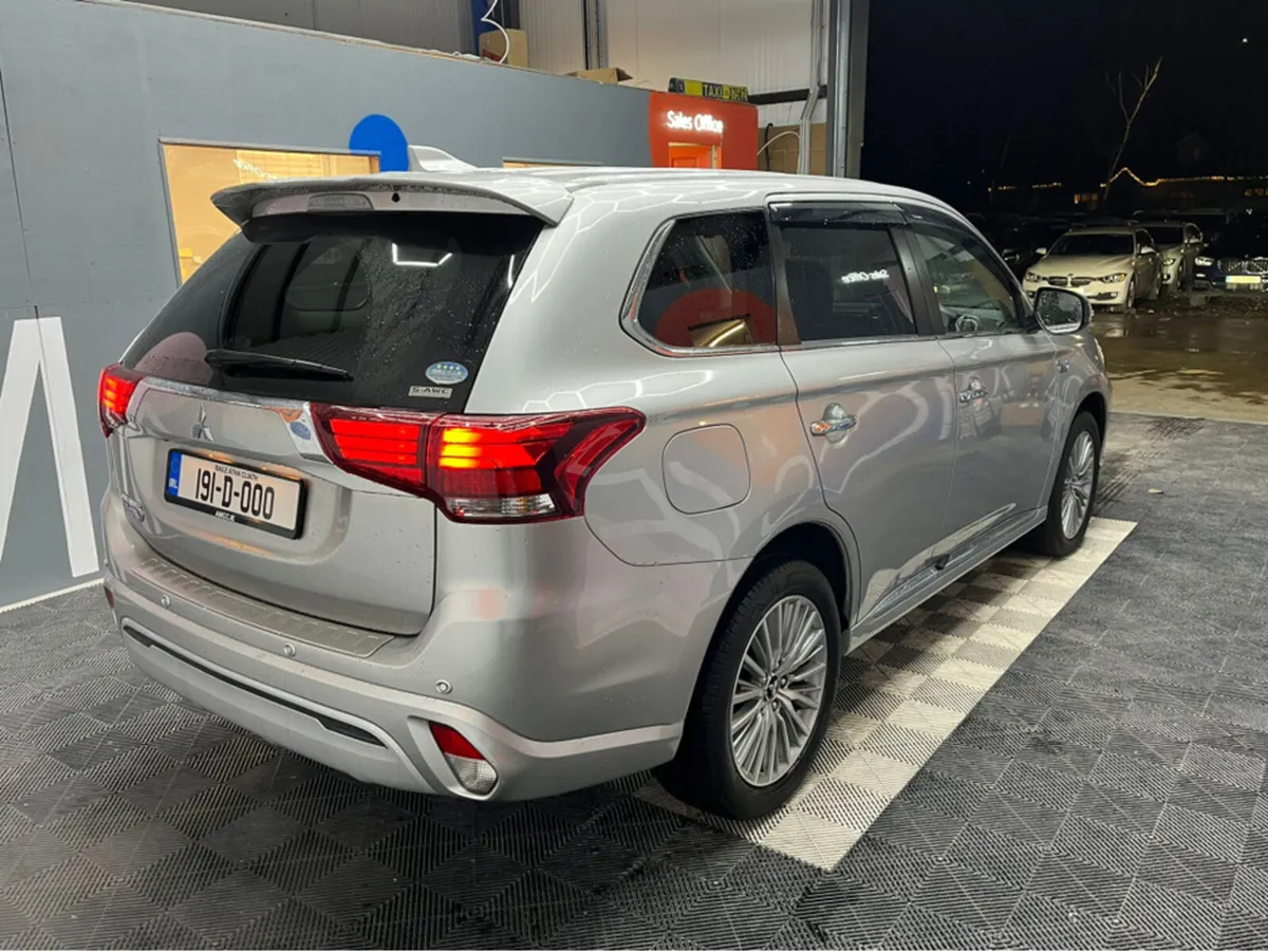 Mitsubishi Outlander HEATED SEATS - HEATED STEERIN - Image 3