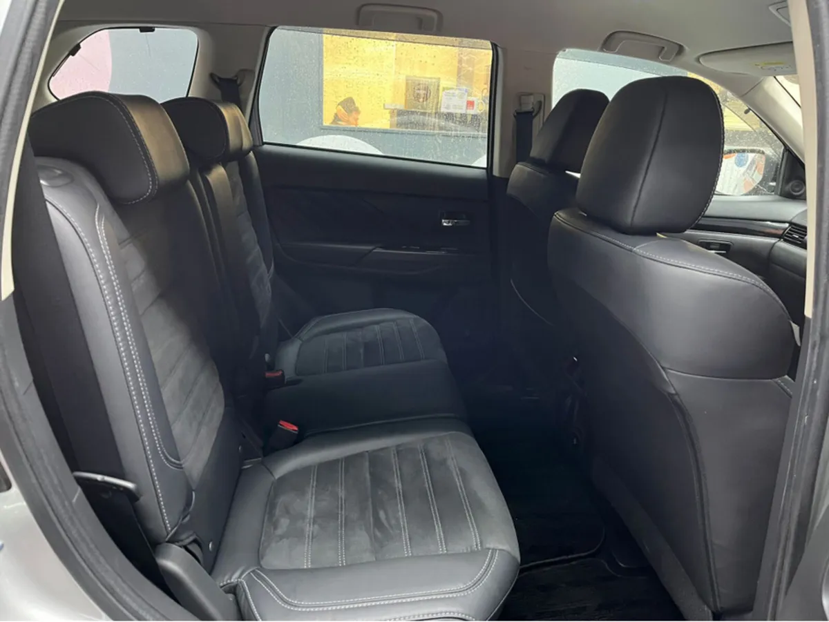 Mitsubishi Outlander HEATED SEATS - HEATED STEERIN - Image 4