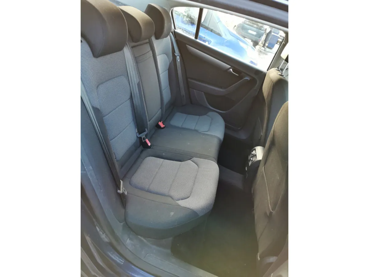 Volkswagen Passat 2.0 TDI HIGHLINE BLUEMOTION 14 1 - Image 4