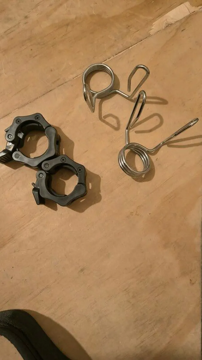 Olympic bar and rubber plates - Image 2