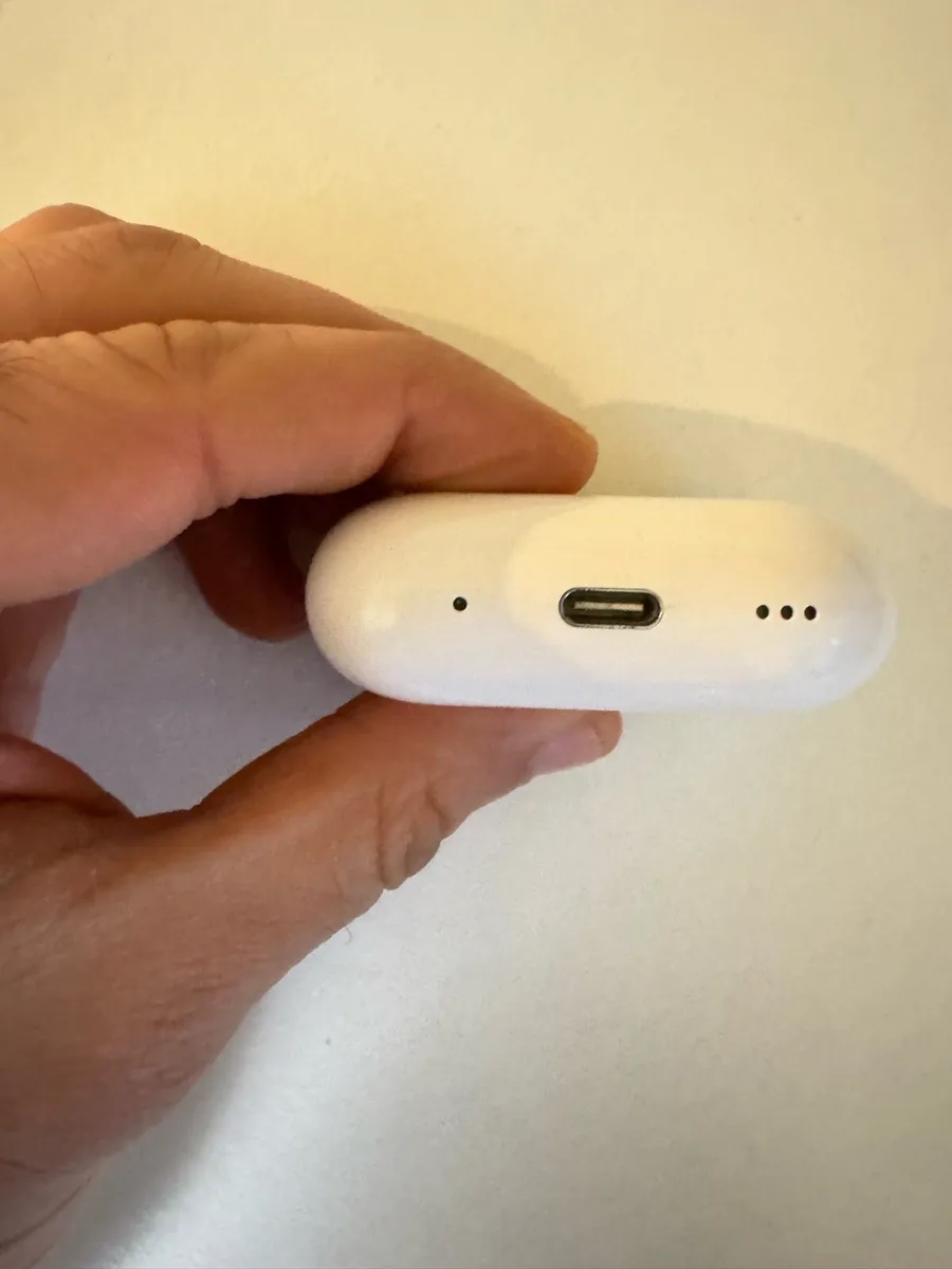 Apple charging Case - Image 1