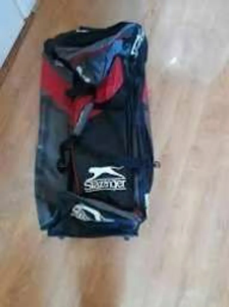 Huge Slazenger Sports Travel Trolley Storage Bag - Image 4