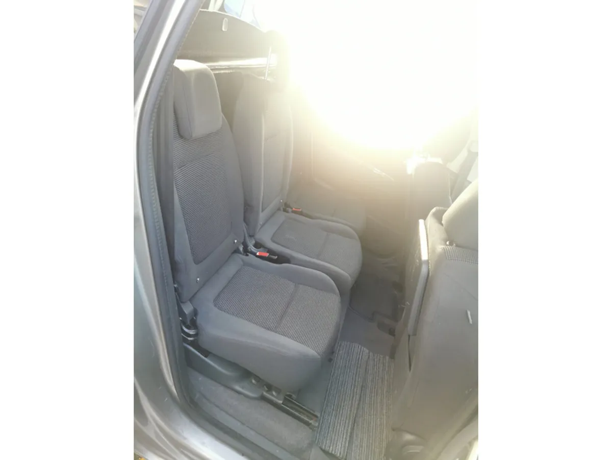 Peugeot 5008 ACTIVE 1.6 HDI 115 4DR - Image 2