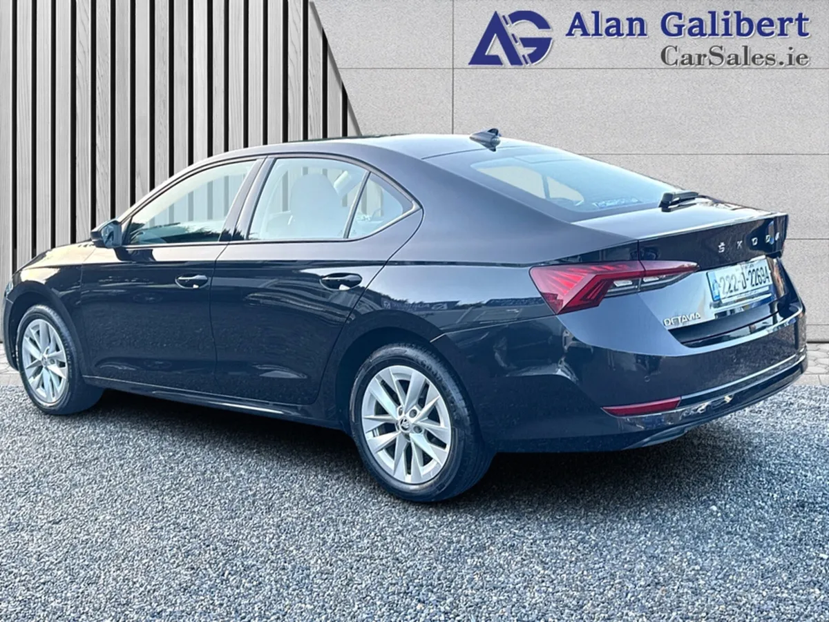 Skoda Octavia AMBITION 2.0 TDI New Model - Image 2