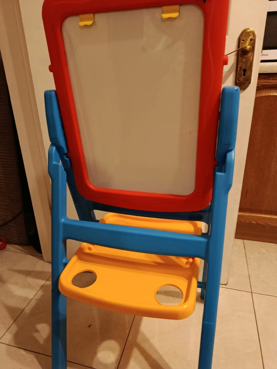 Crayola Easel - Image 2