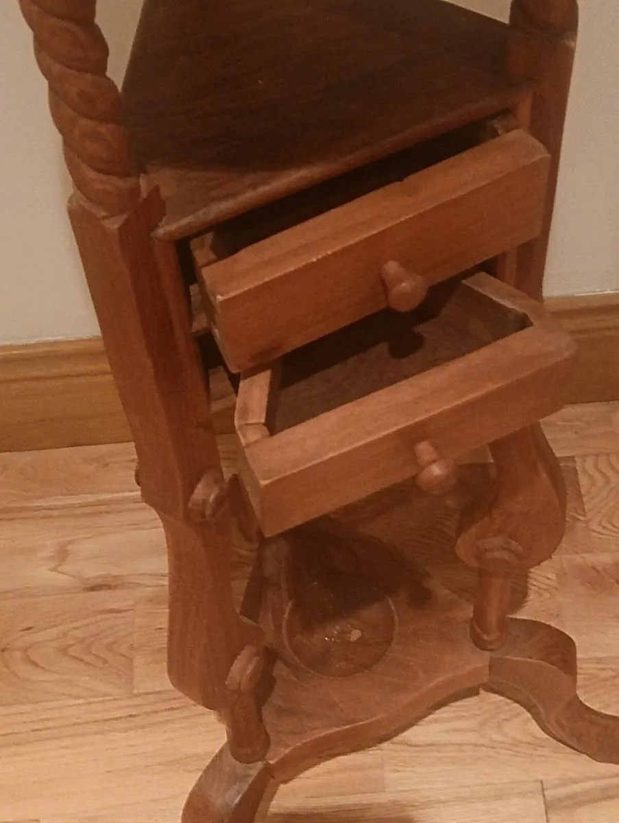 Beautiful new oak table, unwanted gift 40 Euro