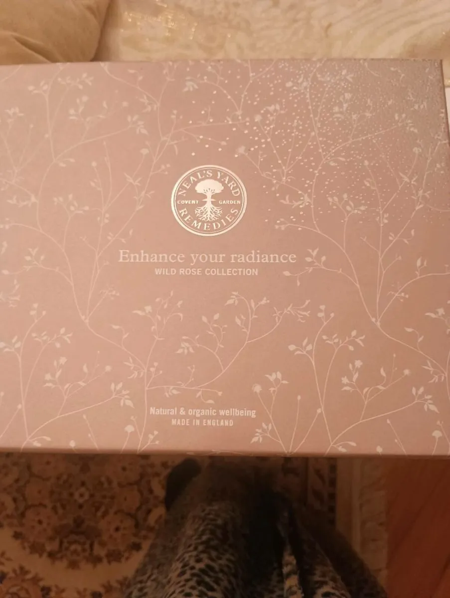 Beautiful new set , unwanted gift can't use it. - Image 2