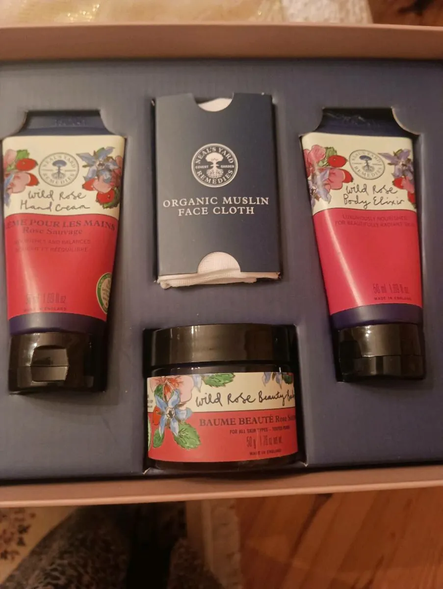 Beautiful new set , unwanted gift can't use it. - Image 3