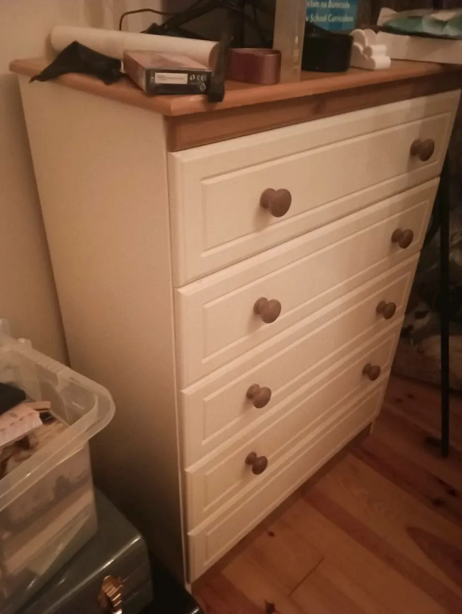 Beautiful dresser ,5 drawers good strong,50 Euro - Image 1