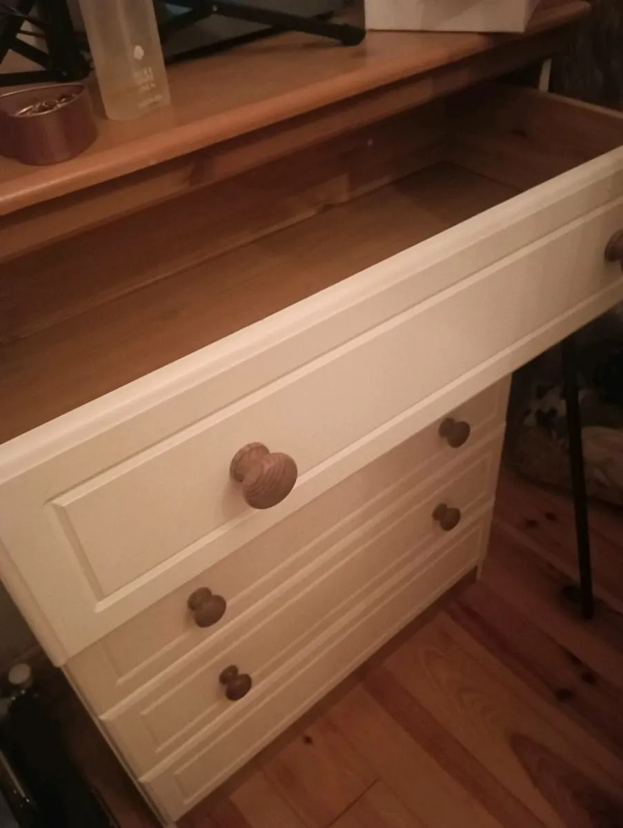 Beautiful dresser ,5 drawers good strong,50 Euro - Image 3