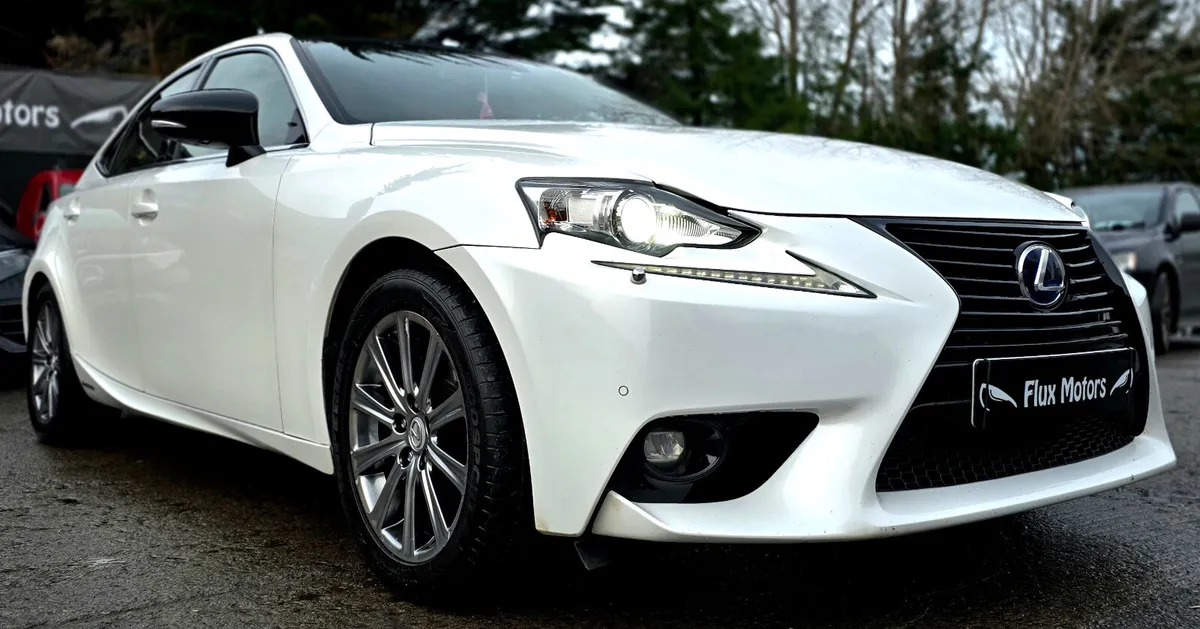 🔥 2015 Lexus IS 300h Executive 183k km - Image 1