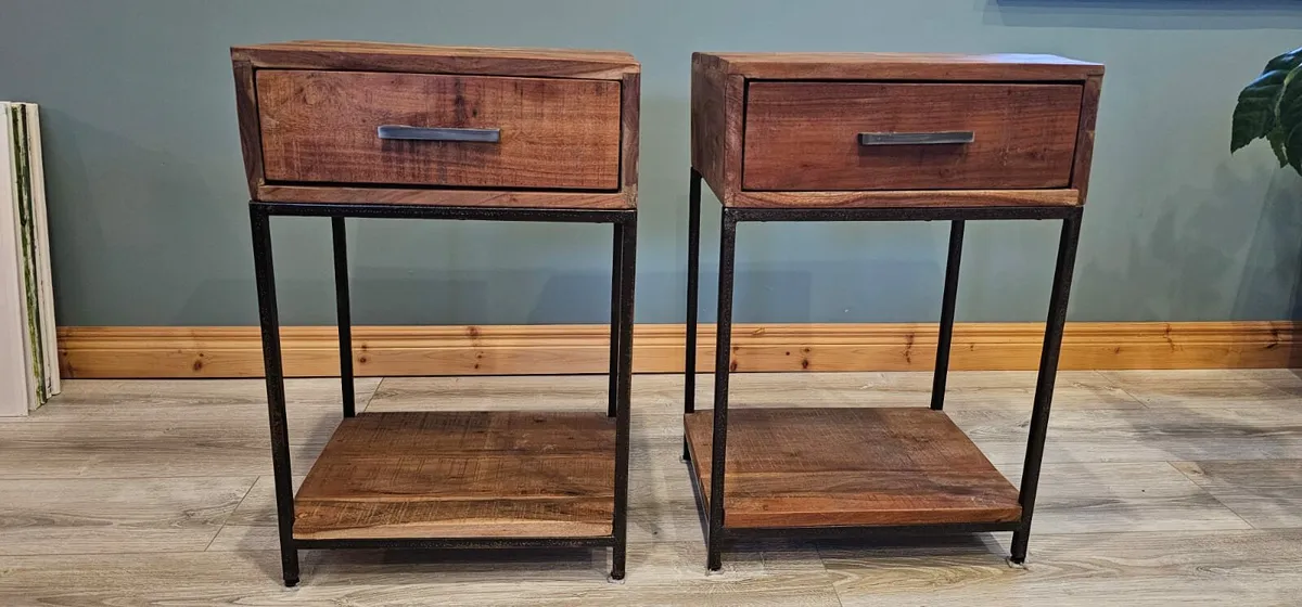 2 x Bedside lockers 40 x 30 x 60 - Image 1