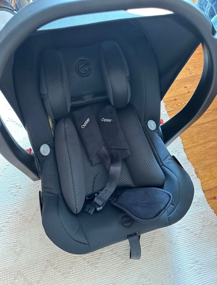 Oyster 3 capsule pram - Image 4