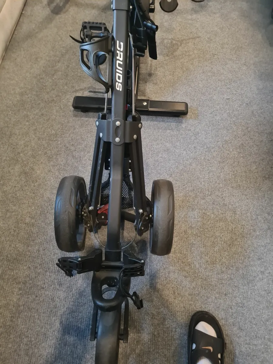 Golf trolley - Image 1