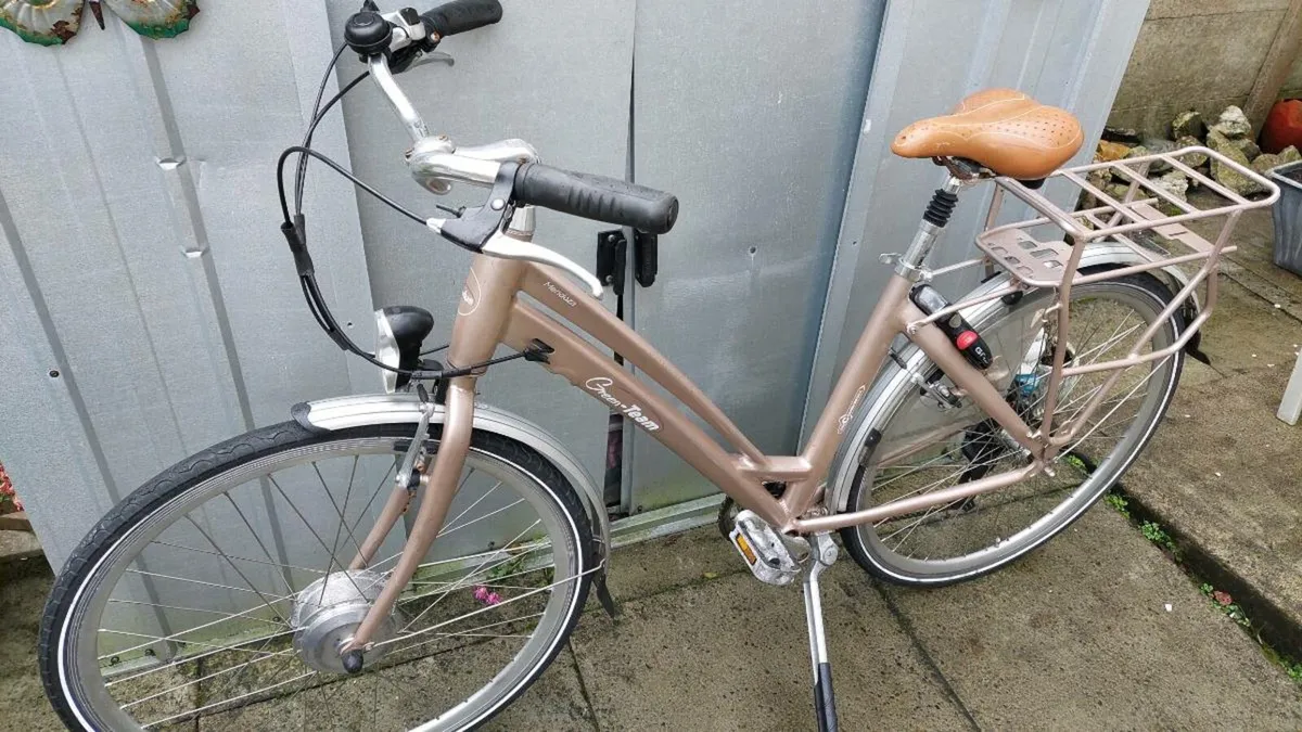 Ladies Low Step Through City Bike - Image 4