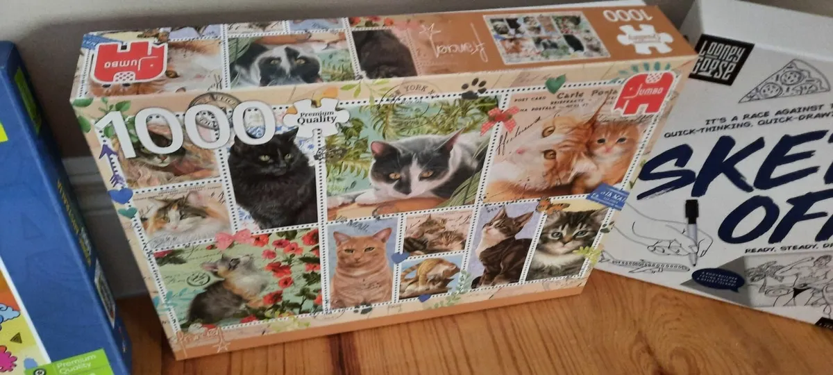 Board games and books and jigsaws - Image 1