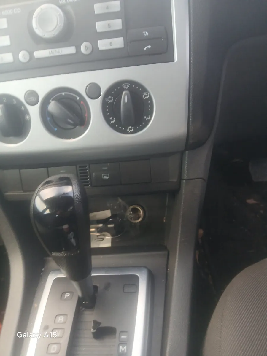 Ford Focus 2006 automatic - Image 4