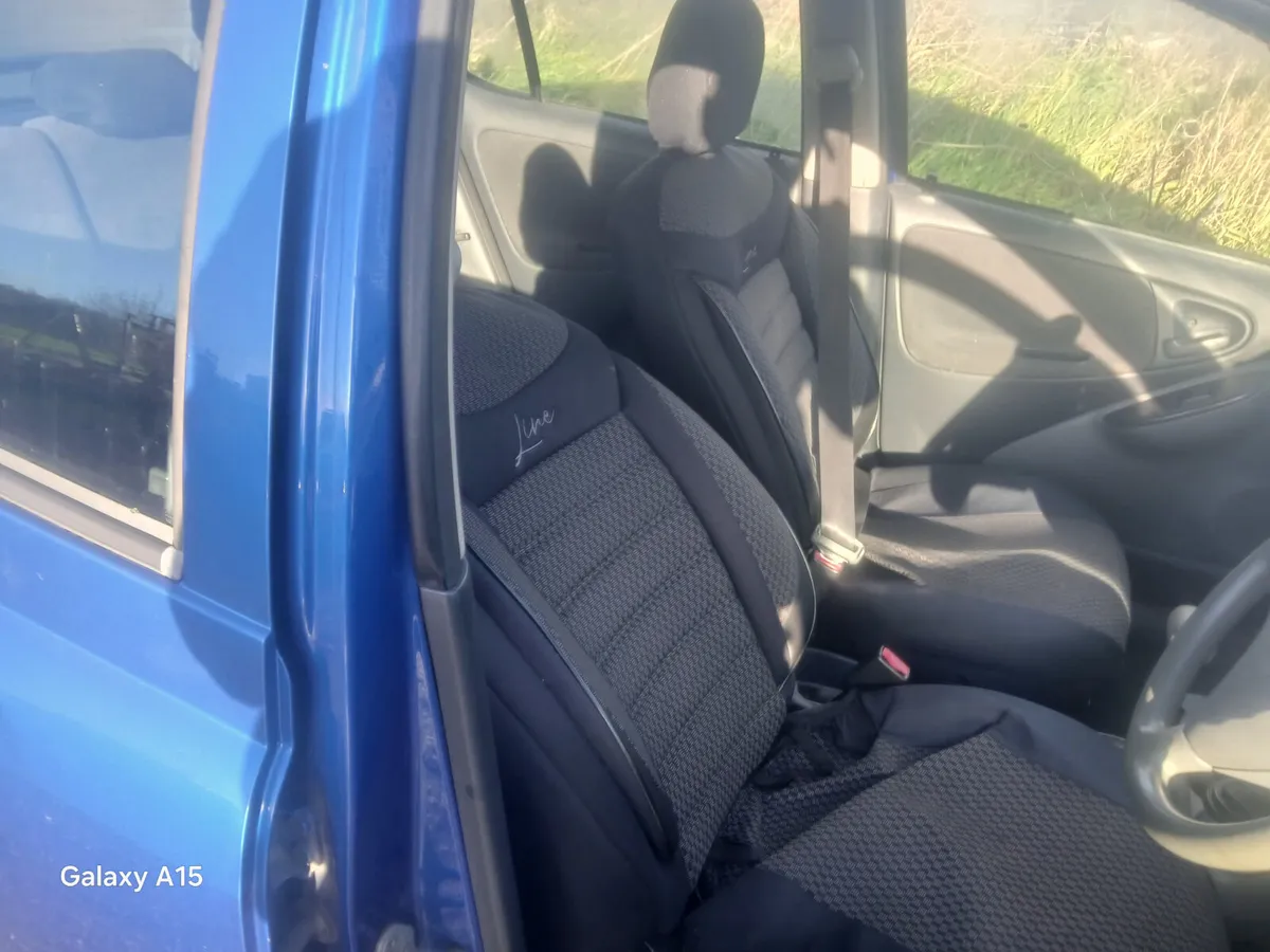 Ford Focus 2006 automatic - Image 3