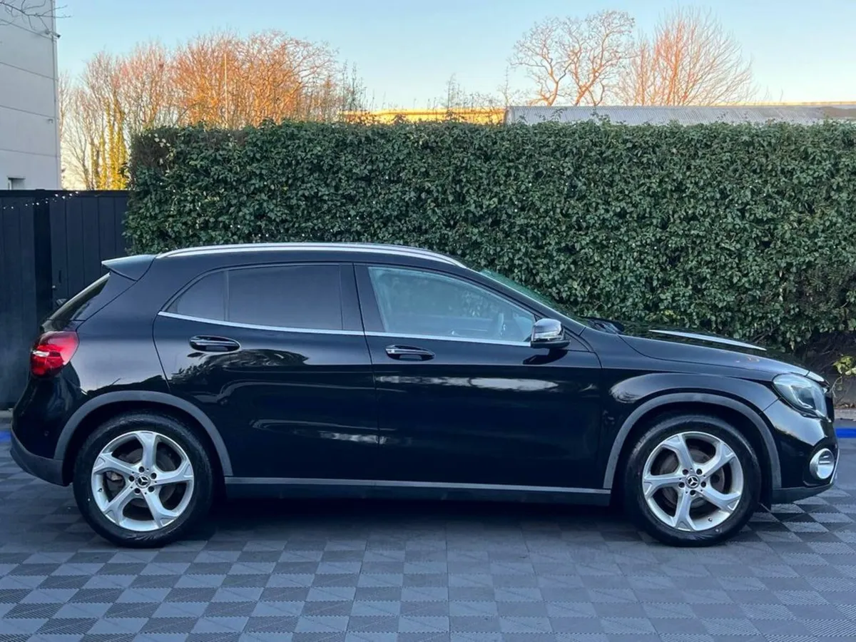 Mercedes-Benz GLA GLA180 EXCLUSIVE 1.6 // LEATHER - Image 2