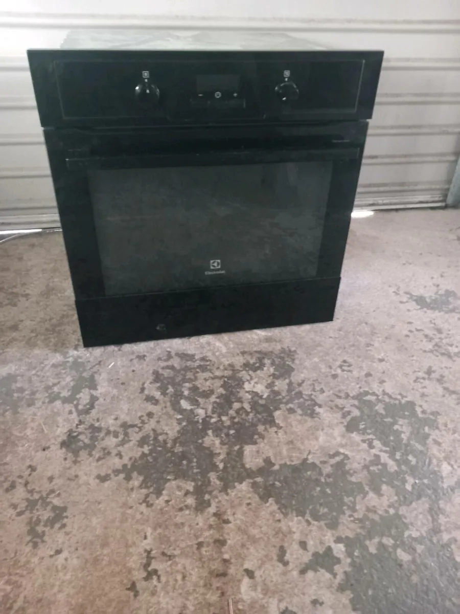 Electrolux 60cm single oven - Image 1