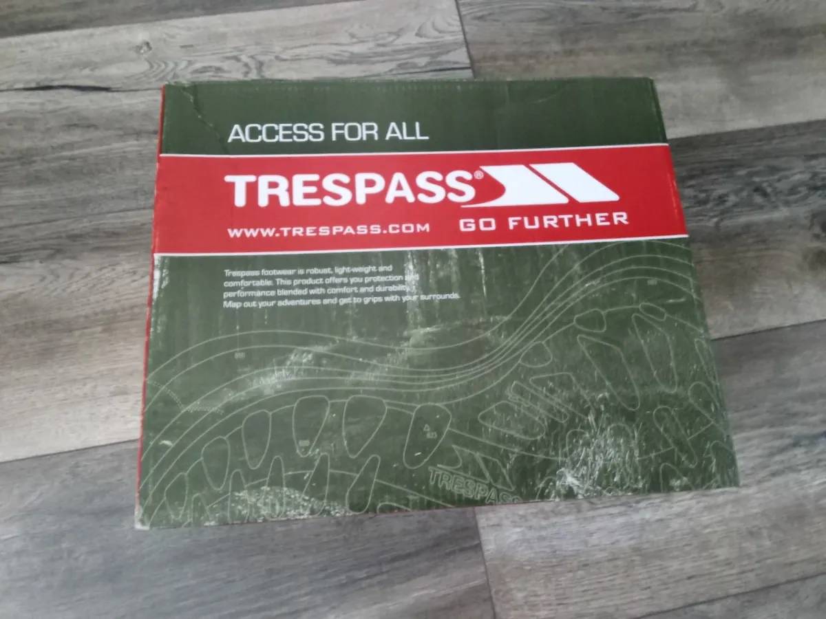 Trespass Brand Women's Waterproof Hiking Boots. - Image 4