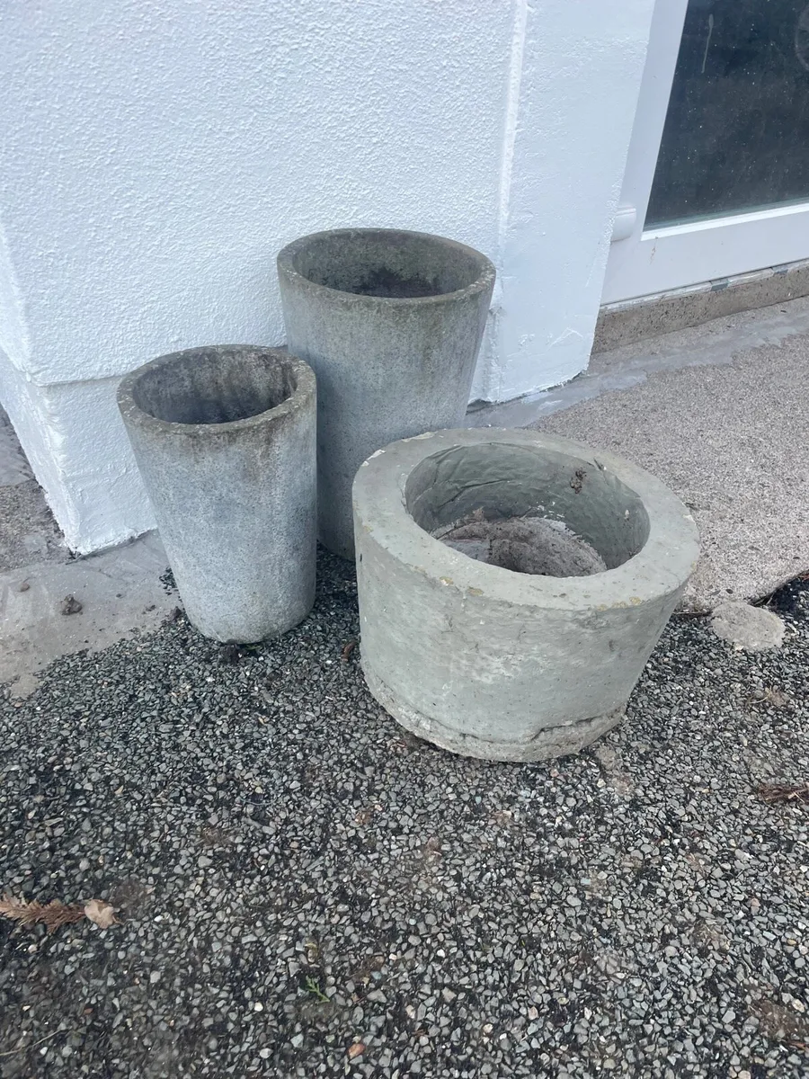 7 concrete flower pots together €150 - Image 2