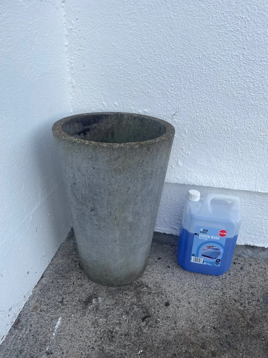 7 concrete flower pots together €150 - Image 4