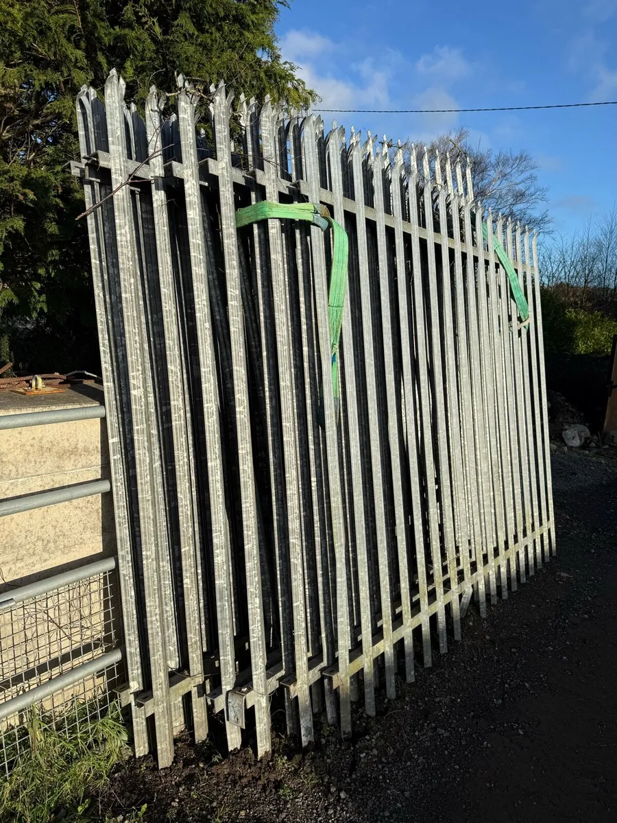 Palisade Fencing - Image 1