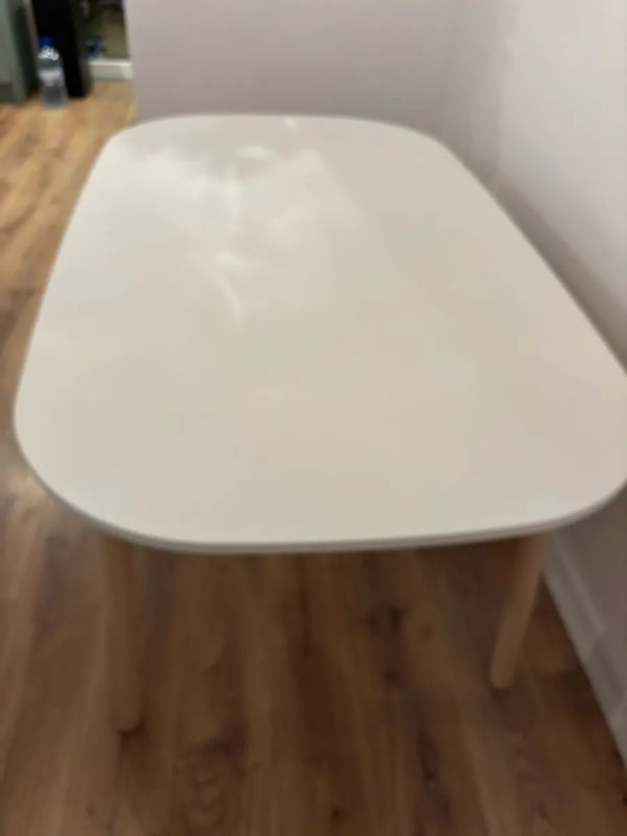 White kitchen table - Image 1