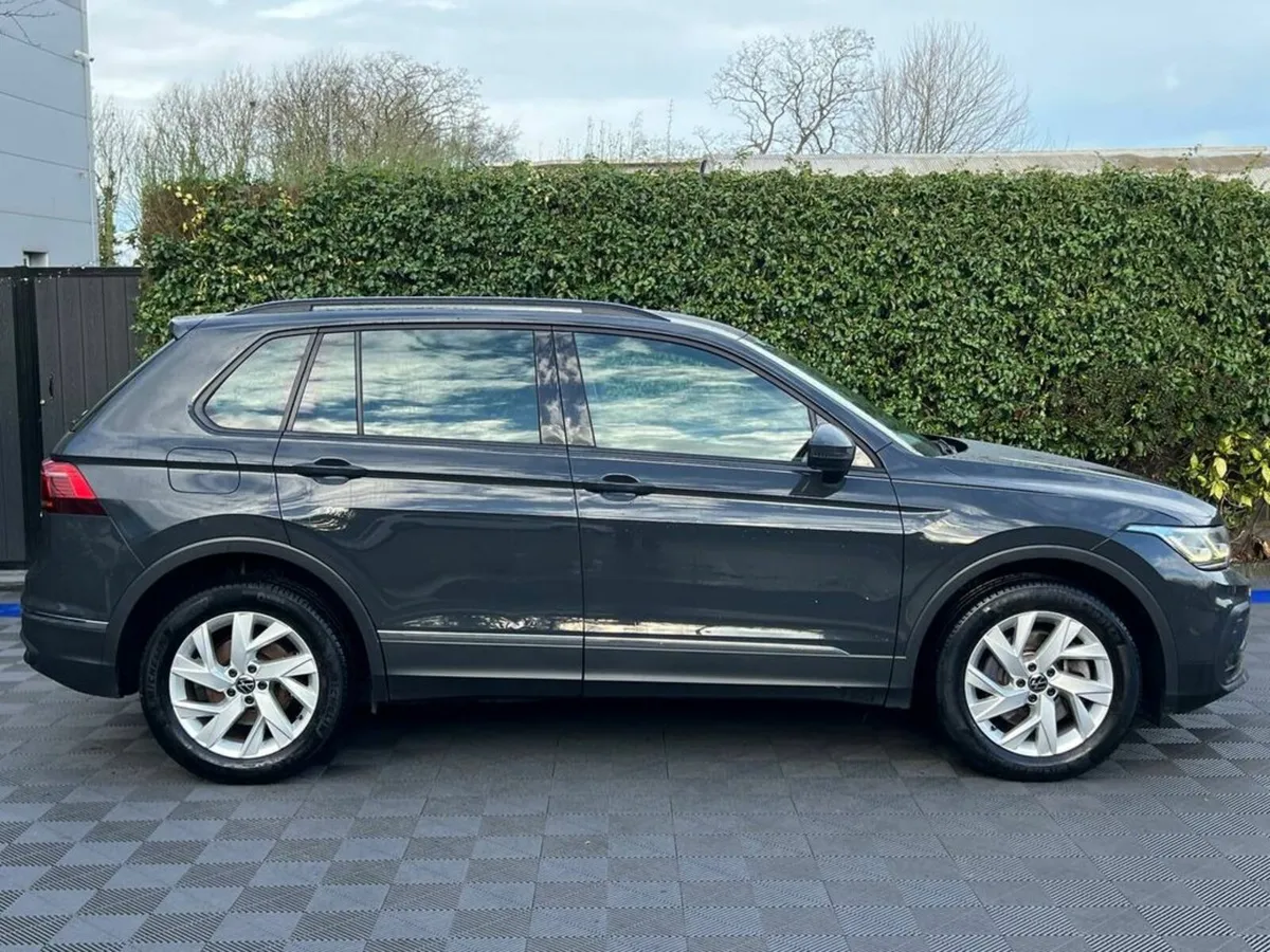 Volkswagen Tiguan LIFE 1.4 TSI PLUG-IN HYBRID // F - Image 2