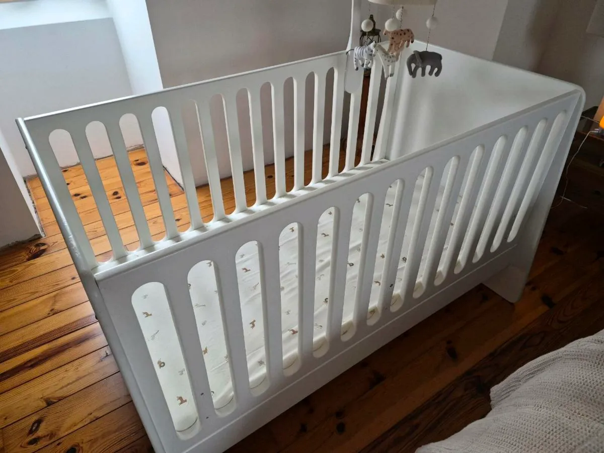 Cot bed - Image 1