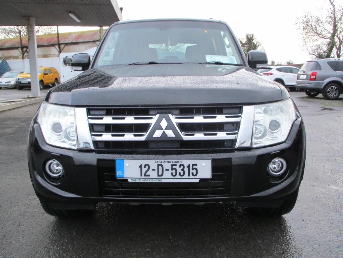 Mitsubishi Pajero 3.2 DID UTILITY AUTO - Image 2