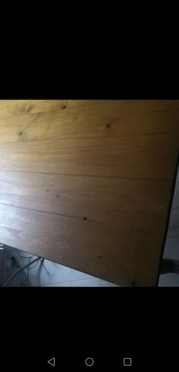 **CLEARANCE** Small Table & 2 Oak Chairs - Image 4