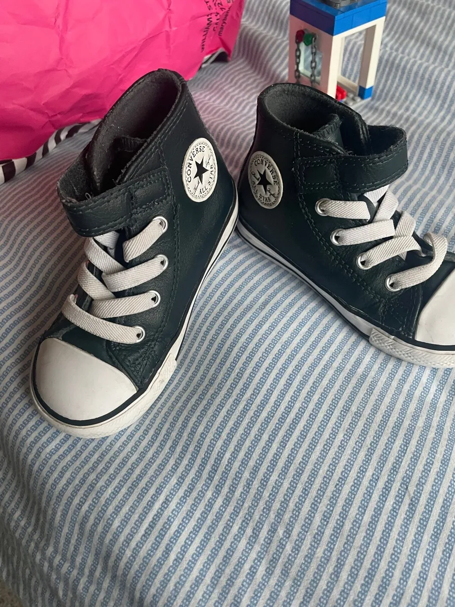 Converse size 7 unisex boy or a girl little shoes