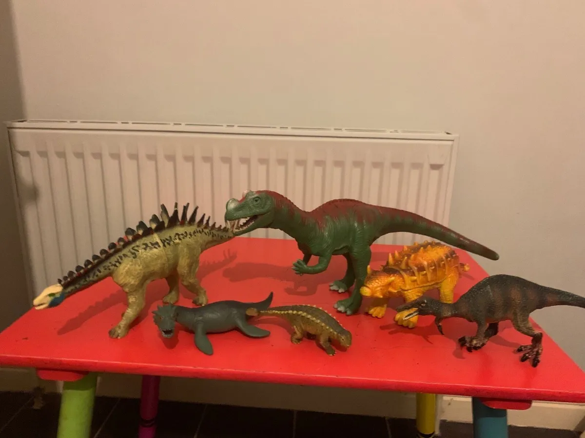 Dinosaur aguana - Image 1