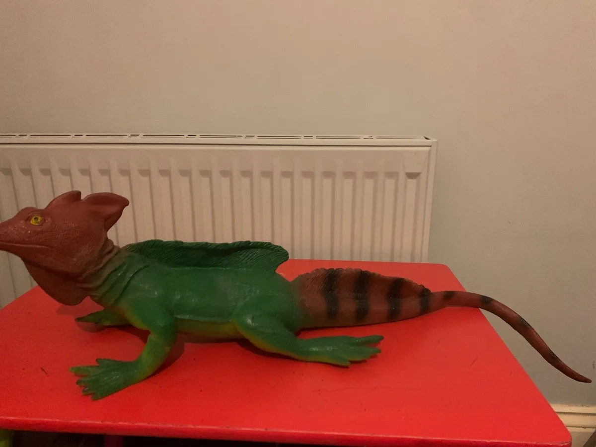 Dinosaur aguana - Image 2