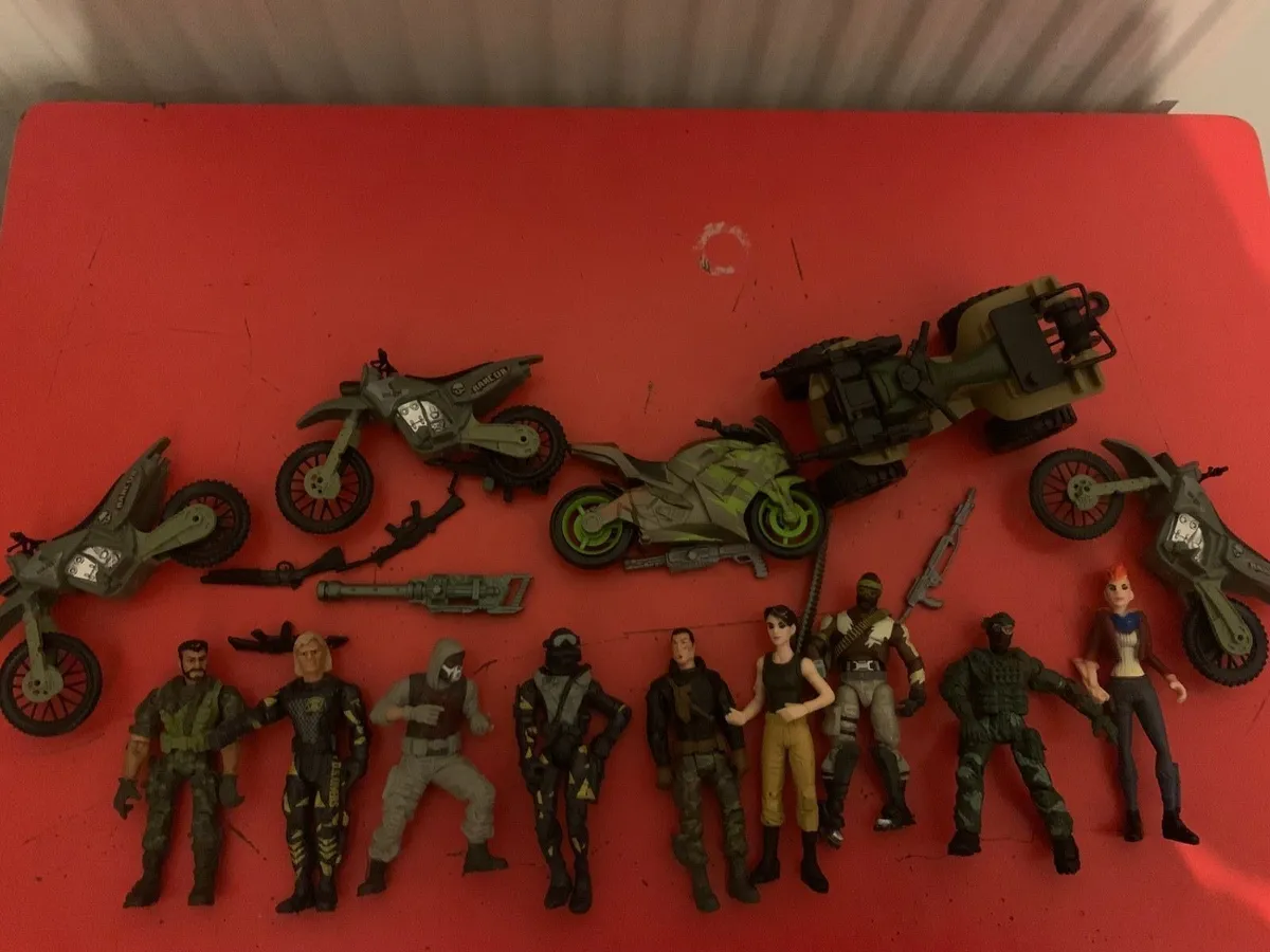 Warrior figures - Image 1