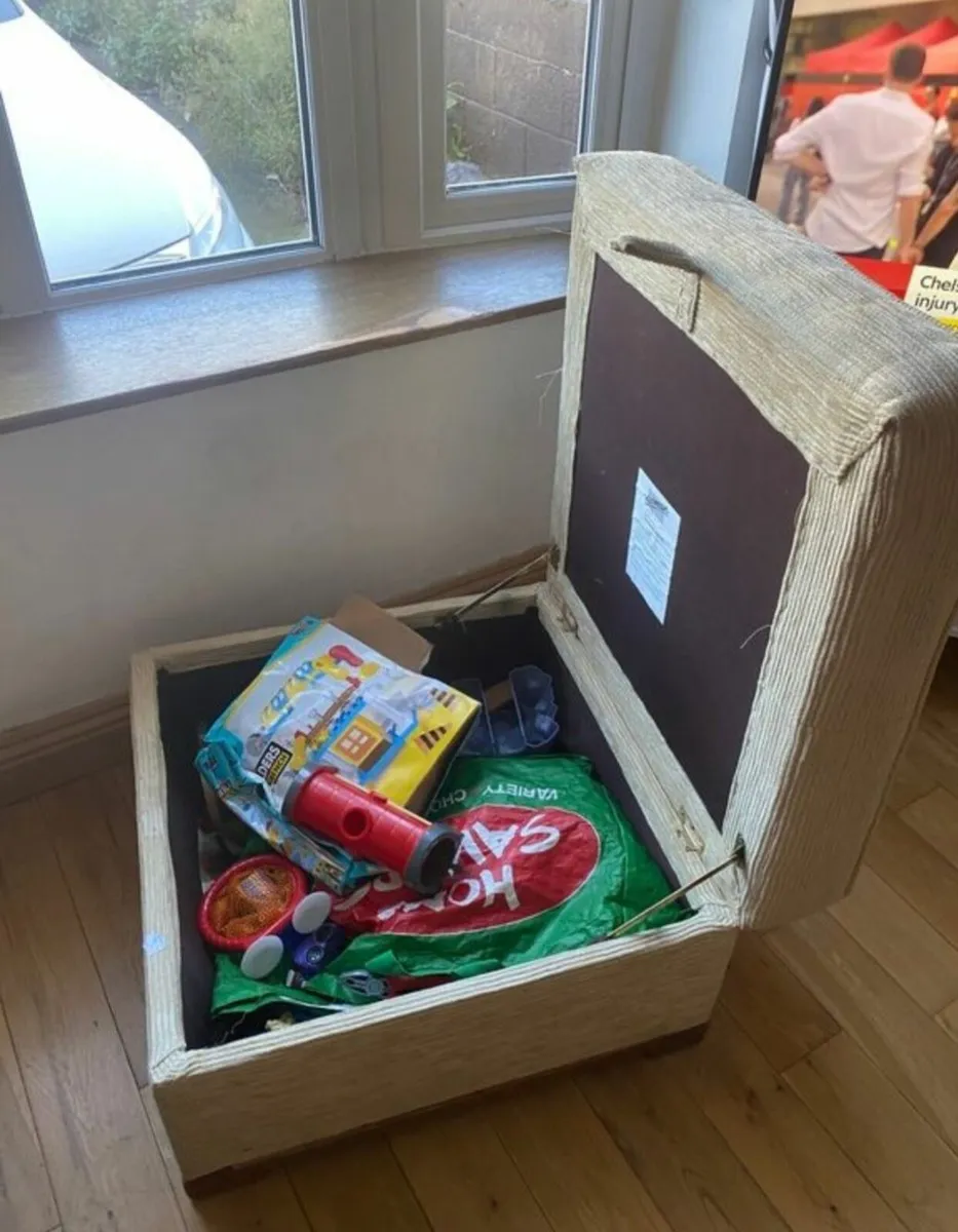 3 seater cream couch with washable covers - Image 3