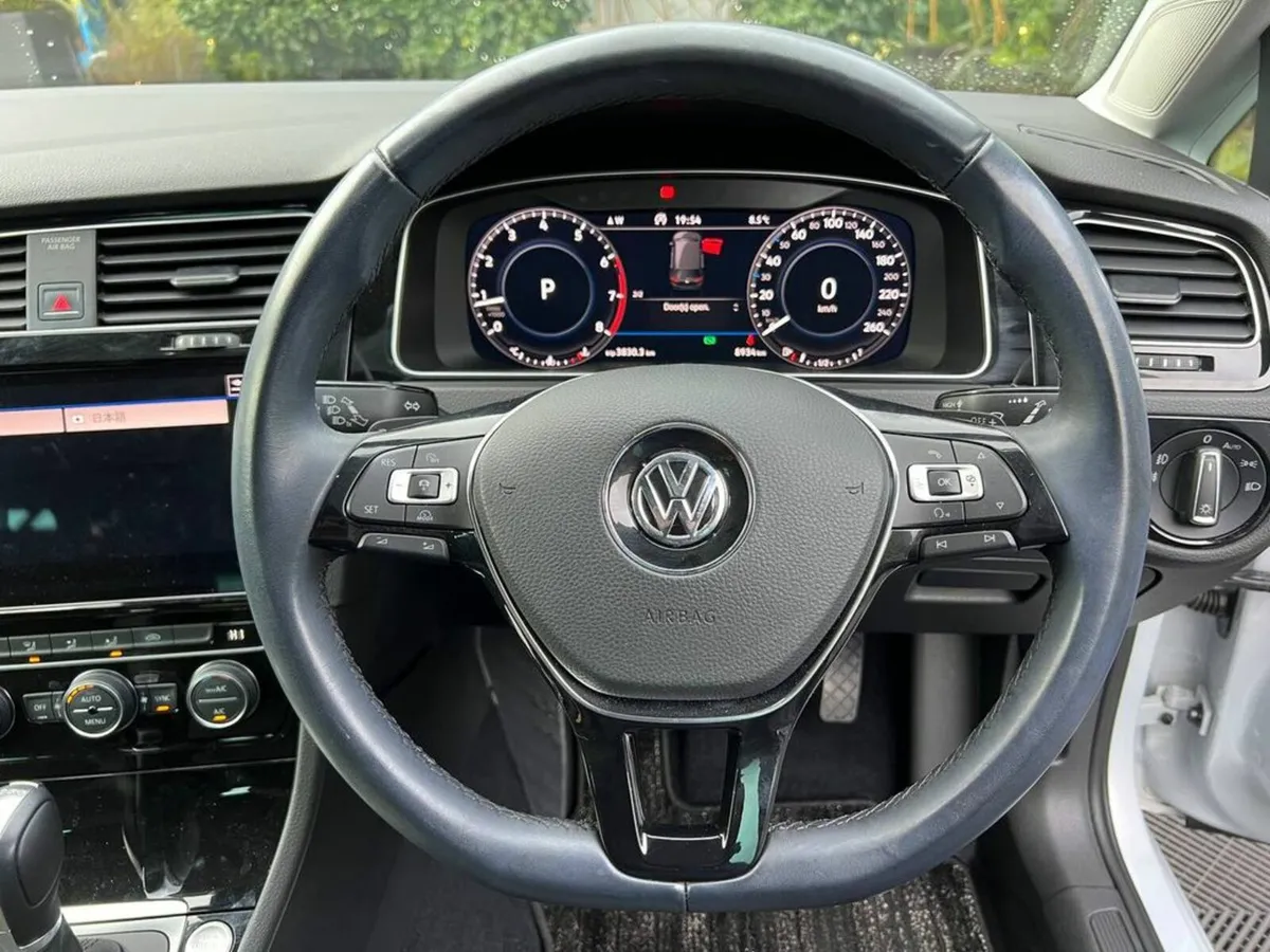 Volkswagen Golf HIGHLINE 1.4 TSI AUTO **TINY MILEA - Image 4