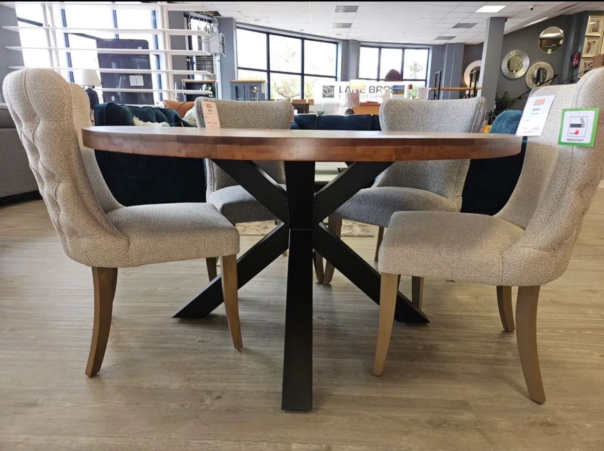 Round Oak Dining Table 1.5m - Image 2