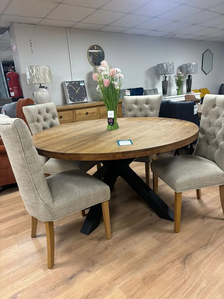 Round Oak Dining Table 1.5m - Image 4
