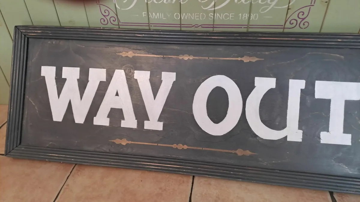 Large vintage style wooden way out sign - Image 3
