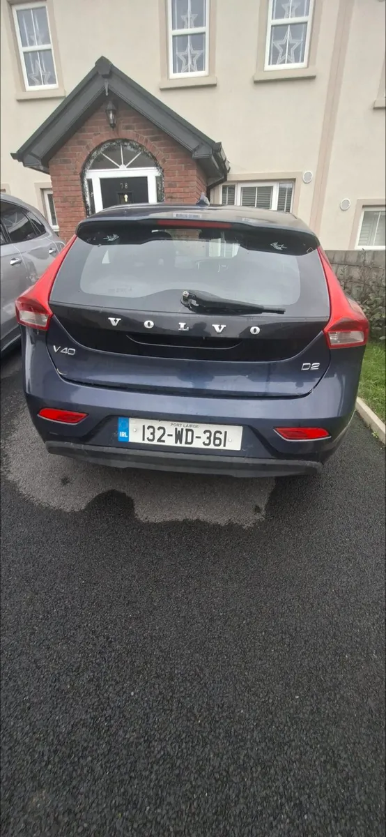 Volvo V40 2013 - Image 2