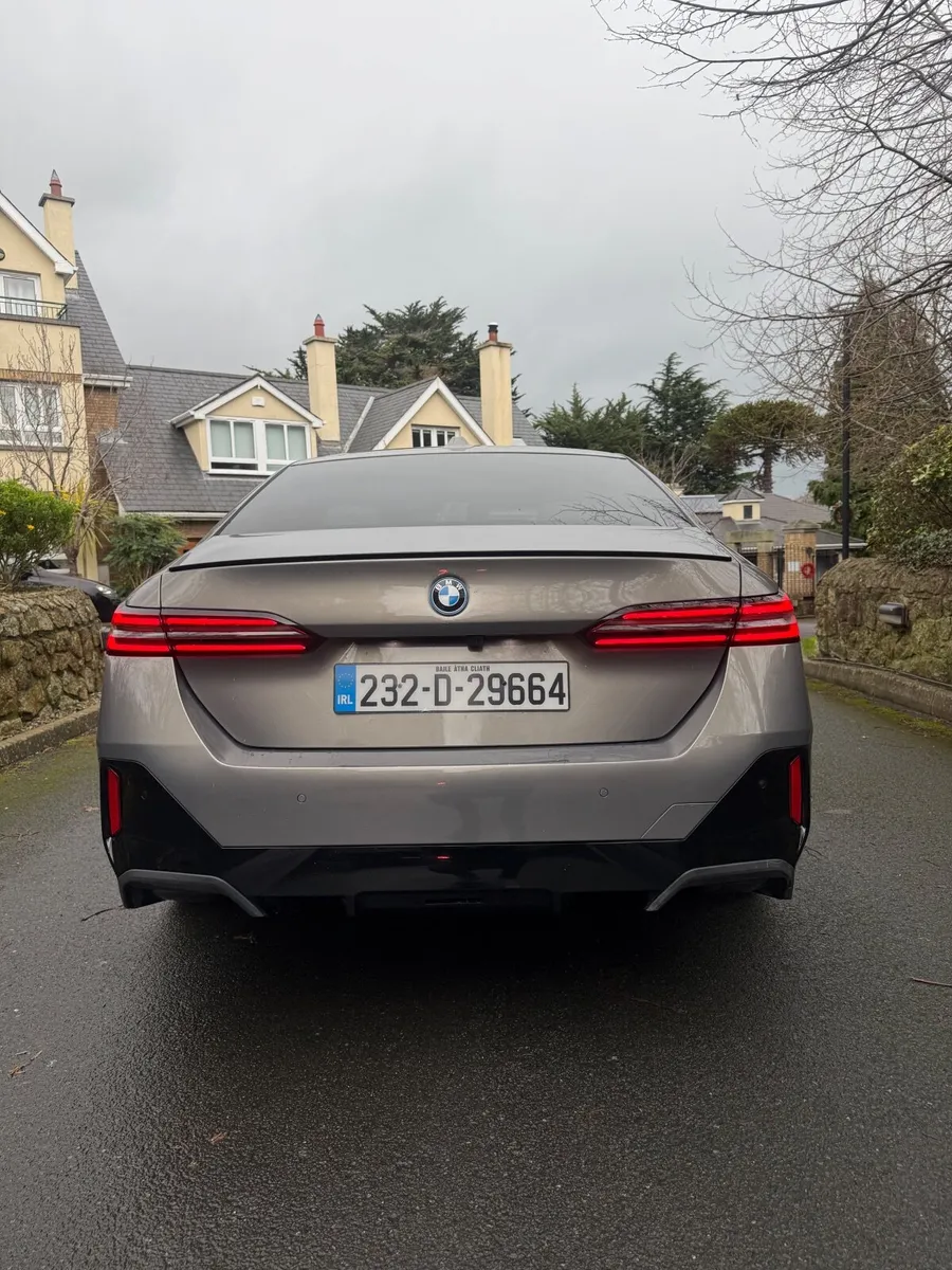 BMW i5 M Sport Pro INDIVIDUAL - Image 4