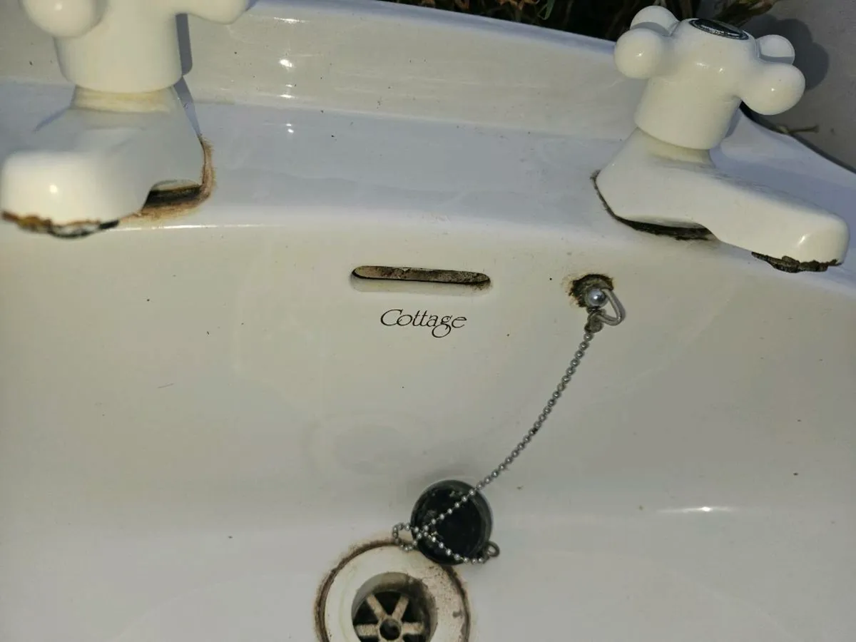 Cottage wash hand basin - Image 1