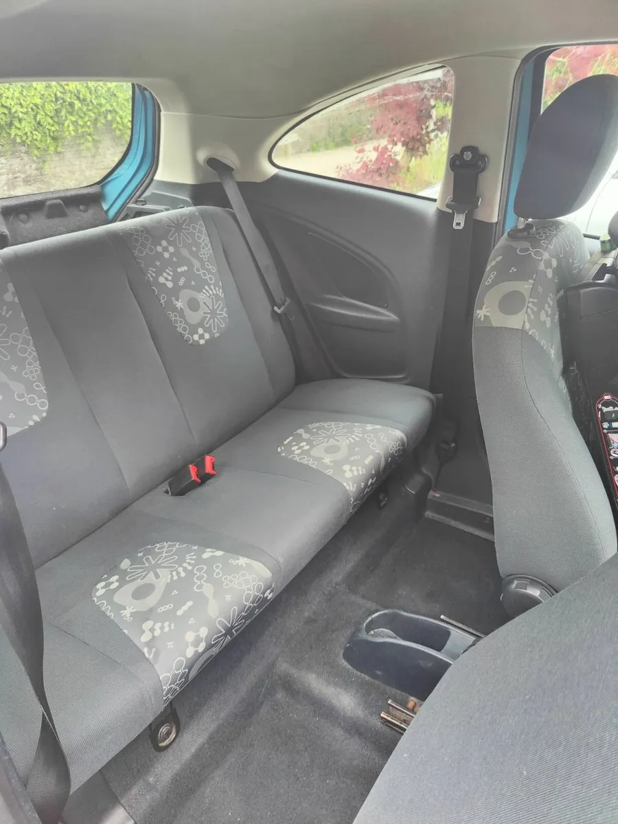 Ford KA 2010 - Image 2